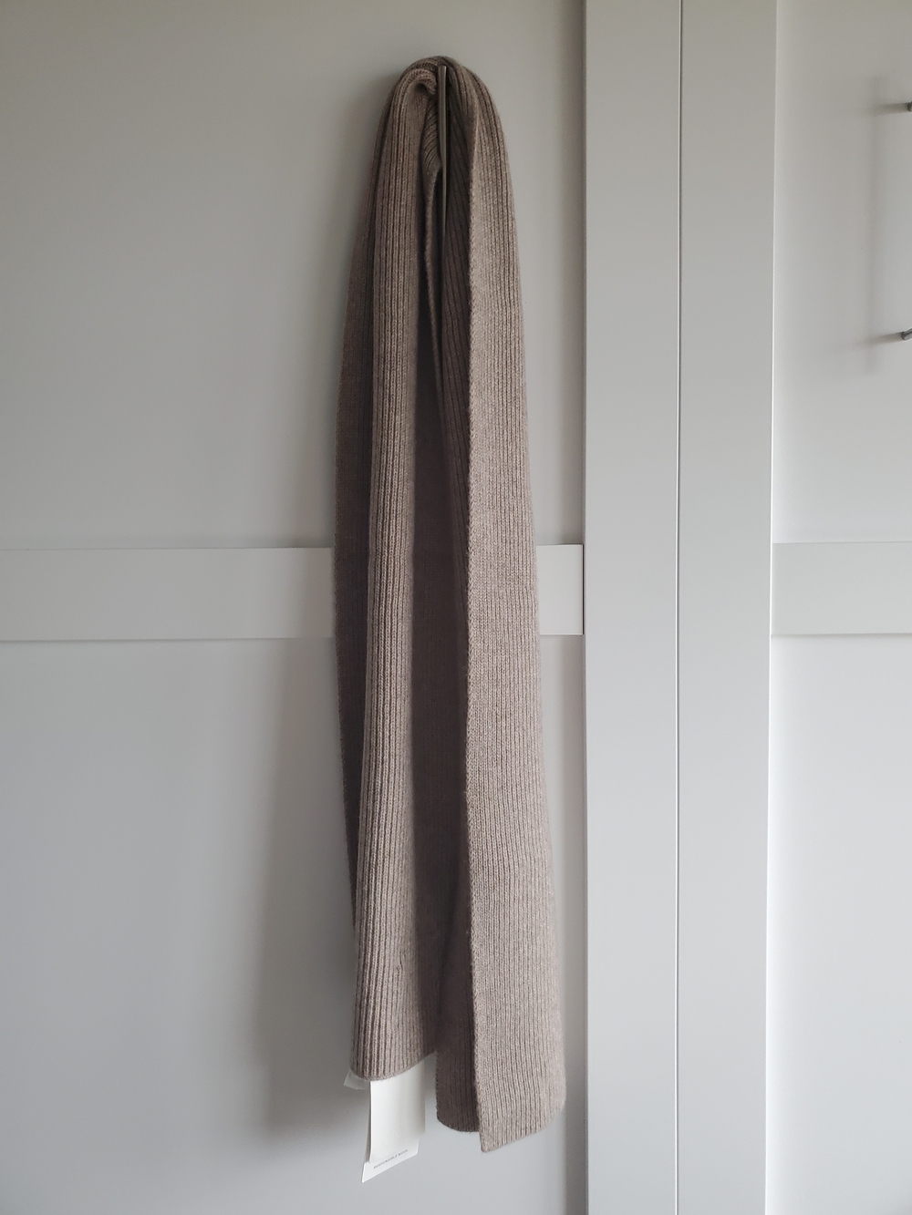 COS Ribbed Wool Cashmere Scarf - Picture 5 of 8